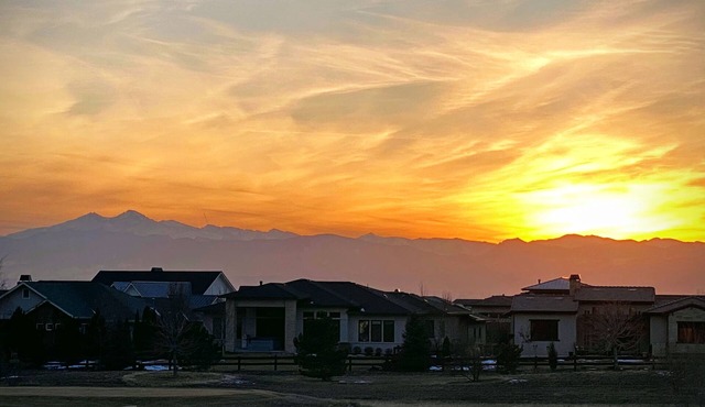 Mountain View Modern Ranch - Incredible views! Hot tub! Walk to park! Peaceful! in Windsor