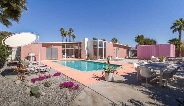 Mr. Pink's MCM Alexander with Pool, Hot Tub, Fire Pit in Palm Springs