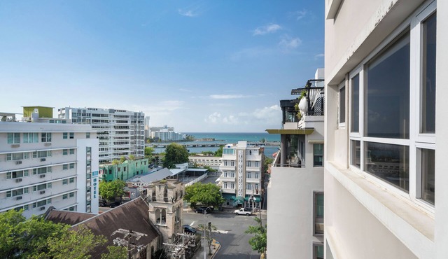 Near La Placita & Old San Juan | Free Breakfast | Free Parking | TV With Netflix