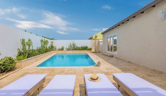 NEW 5BR5.5BA Villa ~ Private Pool ~ Close 2 Beach!