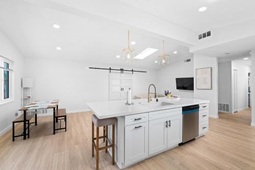 NEW CA Coastal Beauty 6 mins to Imperial Beach in San Diego