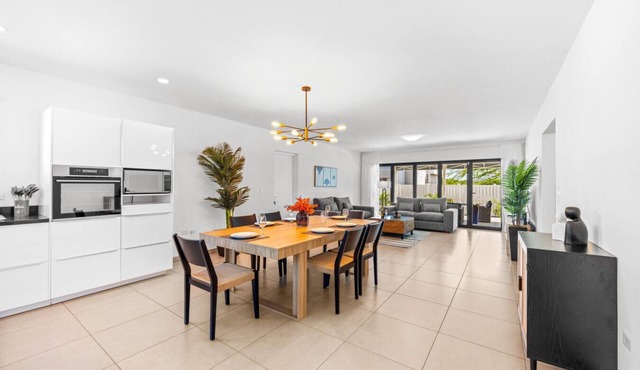 New Cozy 3BR/3BA Tropical Retreat Near Eagle Beach