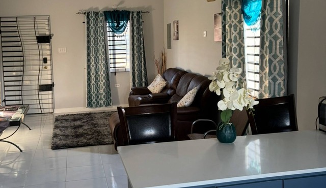 New Cozy Entire Home 2-Bedroom in Private Gated Community/WiFi & AC