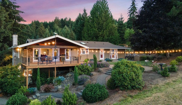 New! Hidden Haven ~ A Luxury Wine Country Retreat in Hillsboro
