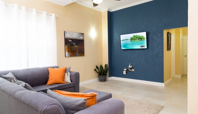 New Kingston Guest Apartment at Westbury