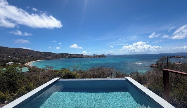 New - Modern Coastal Villa, Walk To Beach