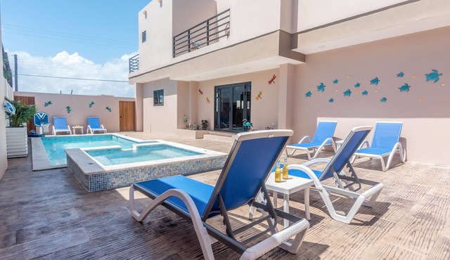 New Spacious 8-bedrooms 8.5 baths villa in the heart of Palm Beach. 🏖️👙