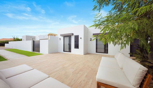 NEW Studio w/Private Pool Patio Close to Beach
