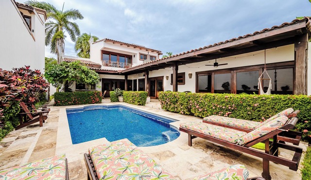 Newly renovated 3-bedroom house with private pool in Playa Langosta