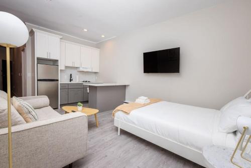 Newly Renovated w Exposed Brick in Boston
