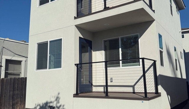 North Park, charming Garden Cottage by Balboa Park, Zoo, & popular venues in San Diego