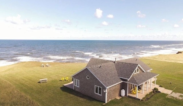 Ocean Front Cottage With Panoramic Water Views- Seconds To Cousin's Shore Beach in Kensington