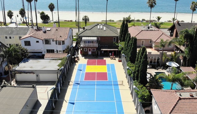 OCEAN front house with full PICKLEBALL & TENNIS court. in Long Beach