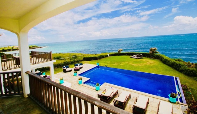 Ocean Front Villa Spectacular Views, Central Location, Restaurants & Beach Close