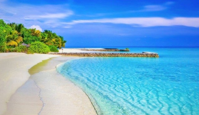 Ocean View 2-bedroom villa with AC, WiFi in Discovery Bay Beach/Pool Access