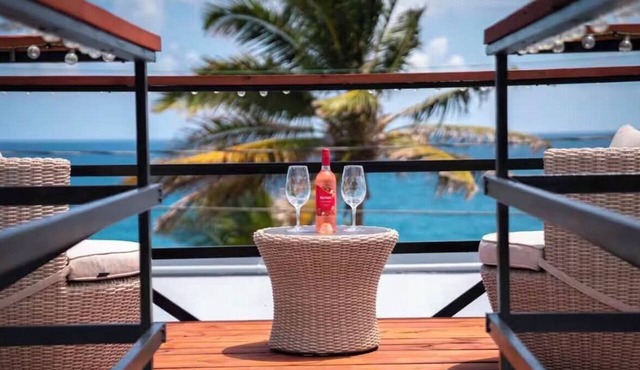 Ocean View! Jacuzzi! Outdoor Living! Centrally Located!
