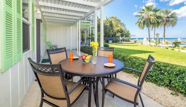 Oceanfront 2 BR & Pool - Cocoplum #7 on 7 Mile