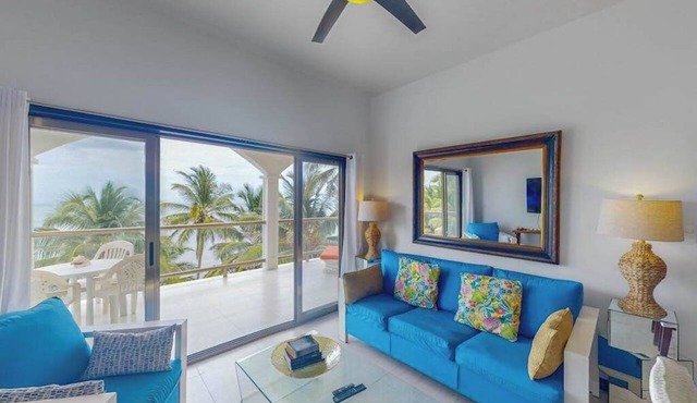 Oceanfront apartment on the beach with great ocean views, pool, WiFi & AC