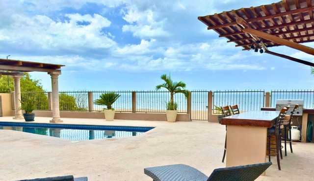 Oceanfront Escape: Pool, BBQ, & Sunset Views in El Centenario