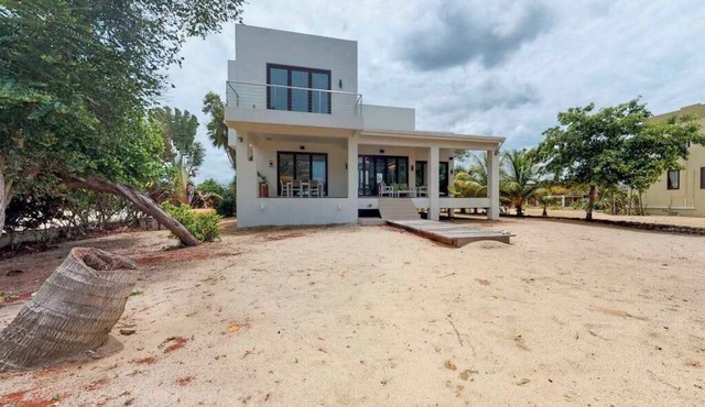 Oceanfront home w/private beach, ocean view, kayaks, rooftop, WiFi & partial AC
