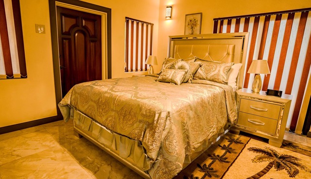 Ocho Rios/Tower Isle Queen Jacuzzi Suite w/balcony/Pool/Opt. Private Chef