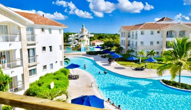 On the beach, Pools, Pier, Restaurant, snorkelling & more!