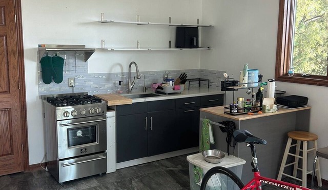 One bedroom apartment for rent with Kitchen, private entrance and patio. in La Cañada Flintridge