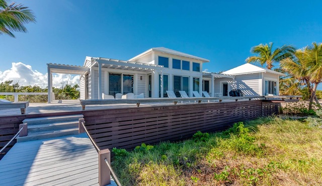 One Fish Two Fish - Oceanfront Elegant Oasis Retreat on the Quiet North End