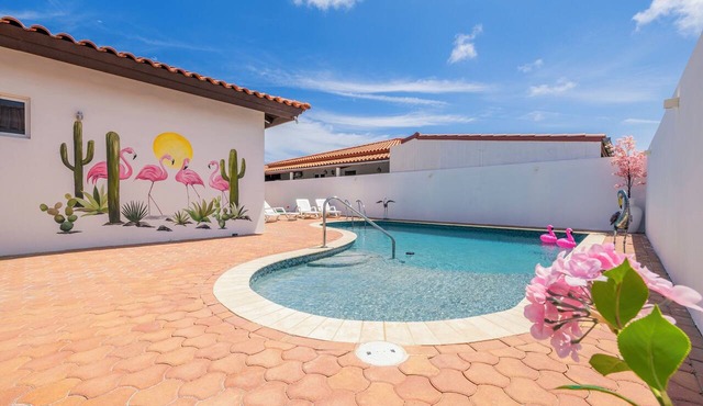 Our Flamingo Fantasy private paradise 10 minutes from everything! Bring your family and friends to this spacious home. Close to the Casibari Rock formations and Mt. Hooiberg. Enjoy the outdoors in your own personal paradise.