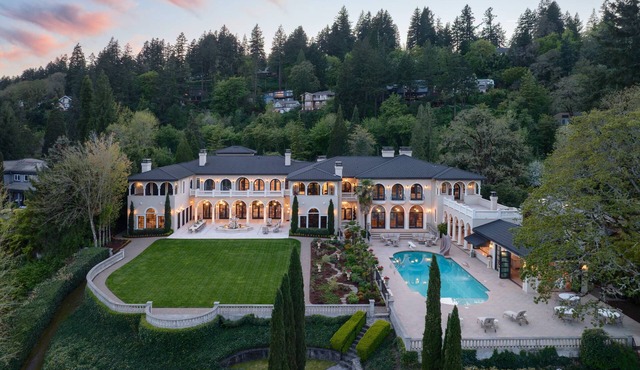 Palais de Leon - Ultra-Luxury Riverfront Estate, Pool, Spa, Theater, Dock, Hot Tubs, Gym on 3 Acres in Lake Oswego