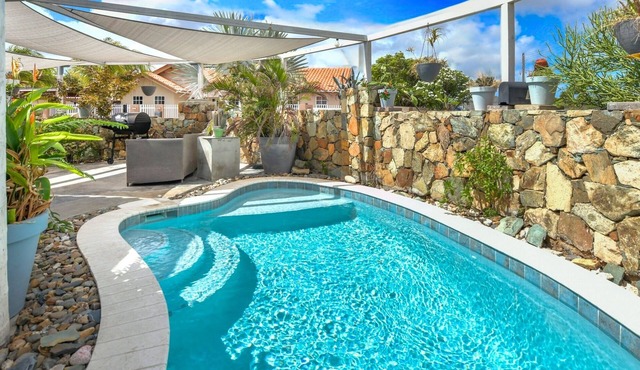 Paradera Breeze - 2-BR Vacation Home