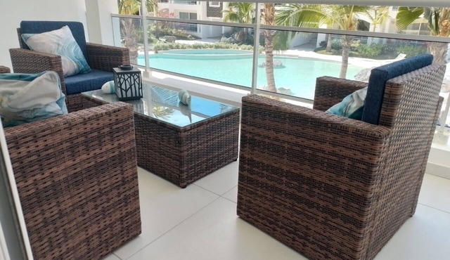 Paradise Found - beautiful, clean, modern condo 12min walk to the beach