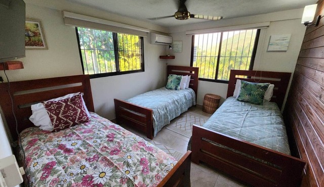 Parrot Room - Brisal Mountain Retreat