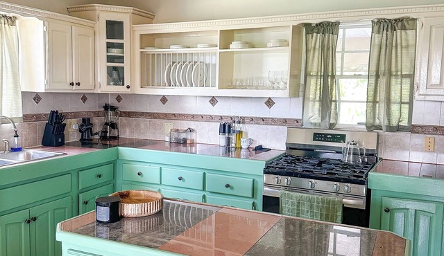 Perfect 1-bedroom bed & breakfast with AC in Saint John's