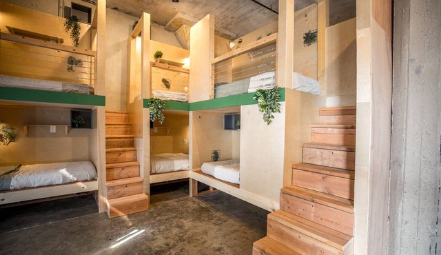 PodShare - Hostel in Los Angeles
