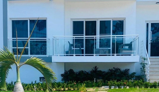 Pool & parking in a 2BR/1BA gem – Steps to everything you need