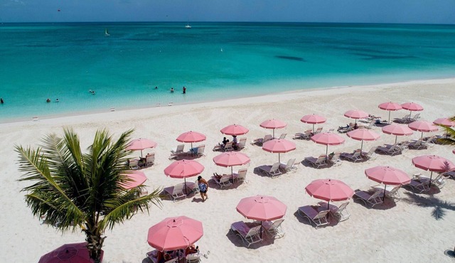 PRIME LOCATION on Grace Bay! The Plaza at Ocean Club West