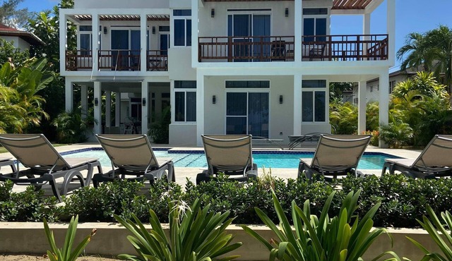 Private, 10 bedroom beachfront villa with a pool in Negril, Jamaica