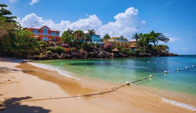 Private Beach - Pool - Secure - AC - Starlink