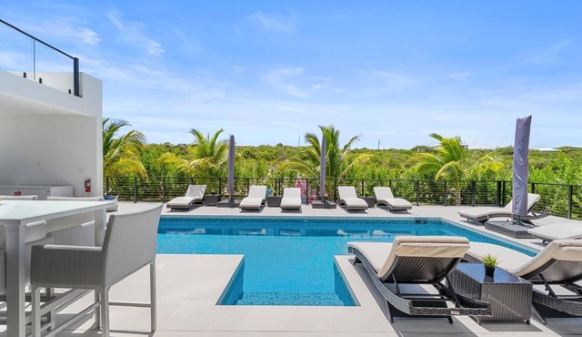 Private Pool Villa w/BBQ, & Fire Pit + Near Beach
