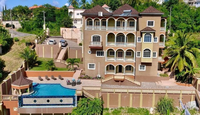 Private Villa Oasis with Infinity Pool in Montego Bay