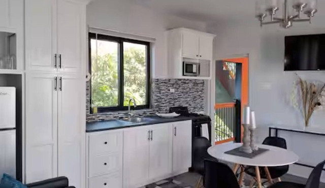 RECENTLY BUILT Breezy 2br/2bath Suite. On Site GYM, POOL, and LAUNDRY!