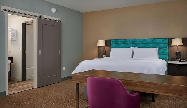 Relax with Indoor Pool, Breakfast & Gym Near Oregon Wine Country in Sherwood