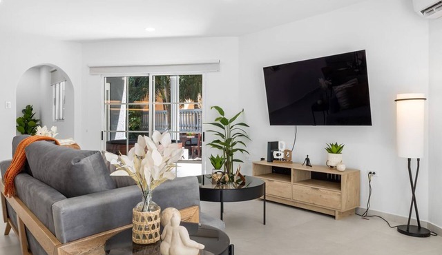 Renovated 2BR 2.5BA Eagle Beach SuperFood