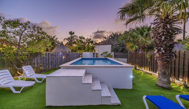 Renovated 3BR2BA w/Private Pool in Great Location