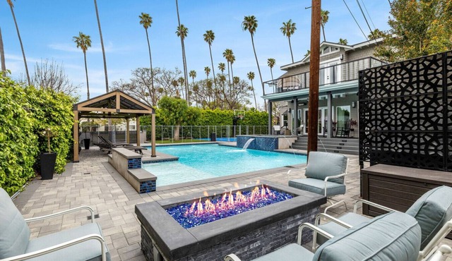 Resort-Style*Pool*Spa*Gym*Sports*Office*BBQ*DogOk in Los Angeles