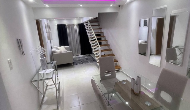 Romántico y Lujoso Apartamento a tan Solo 10 Minutos del Aeropuerto!