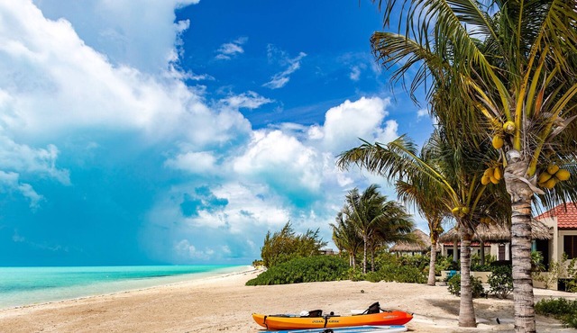 Romantic Getaway, LOWEST DENSITY on the Island, STAND ALONE BUNGALOWS!