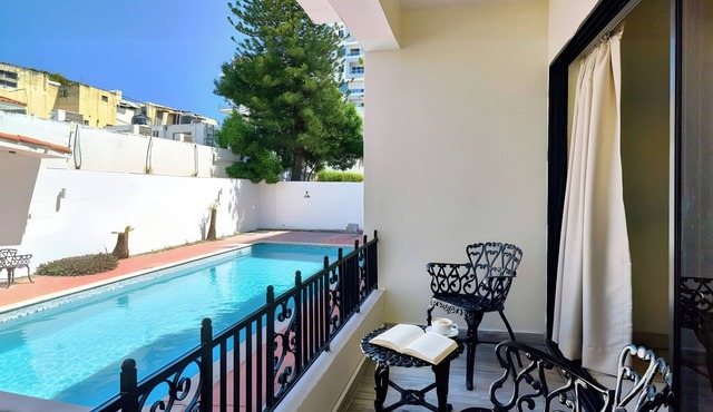 Roy Arias Suites