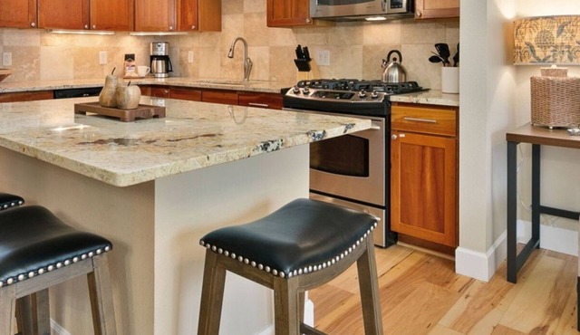 Royal Perch | Chic Old Town Loft w/King Suite in Fort Collins